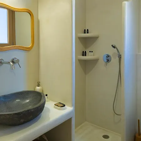 Nour, Modern High-ceiling Retreat With Pool In Plaka Naxos Villa *