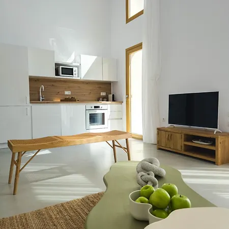 Nour, Modern High-ceiling Retreat With Pool In Plaka Naxos