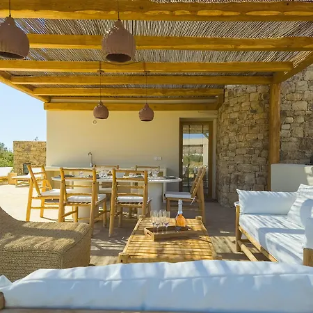Nour, Modern High-ceiling Retreat With Pool In Plaka Naxos Villa Naxos City
