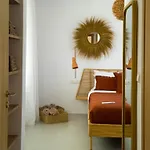 Nour, Modern High-ceiling Retreat With Pool In Plaka Naxos