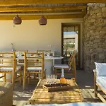 Nour, Modern High-ceiling Retreat With Pool In Plaka Naxos Naxos City