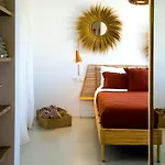 Nour, Modern High-ceiling Retreat With Pool In Plaka Naxos Naxos City