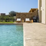 Nour, Modern High-ceiling Retreat With Pool In Plaka Naxos Naxos City