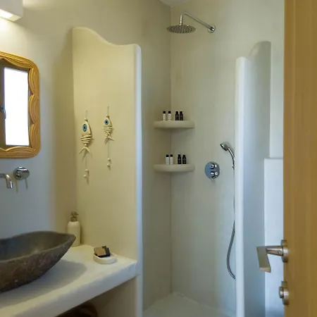 Nour, Modern High-ceiling Retreat With Pool In Plaka Naxos *