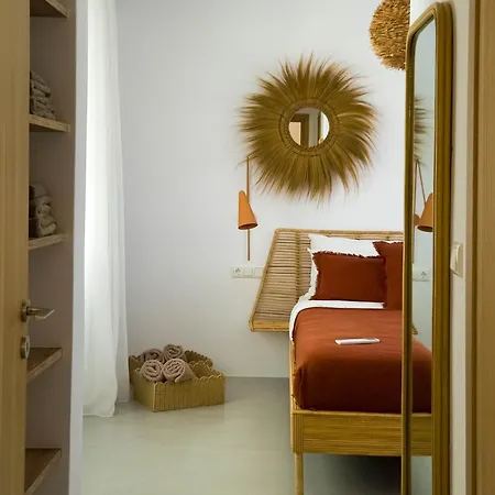 Nour, Modern High-ceiling Retreat With Pool In Plaka Naxos