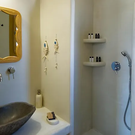 Nour, Modern High-ceiling Retreat With Pool In Plaka Naxos Villa *