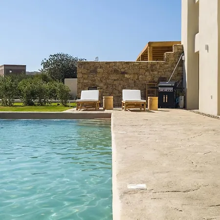 Nour, Modern High-ceiling Retreat With Pool In Plaka Naxos Naxos City