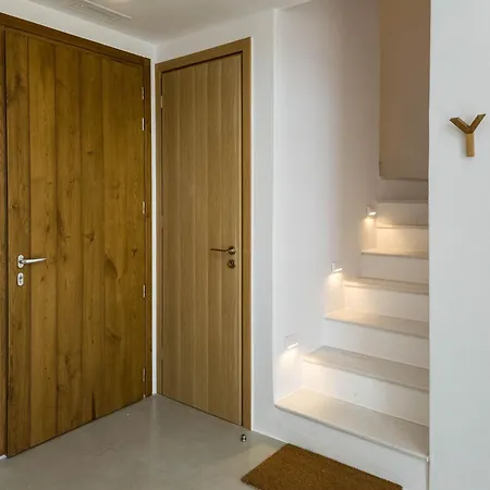 Nour, Modern High-ceiling Retreat With Pool In Plaka Naxos Villa