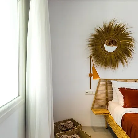 Nour, Modern High-ceiling Retreat With Pool In Plaka Naxos Villa Agios Arsenios