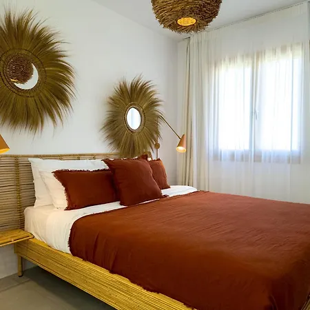 فيلة Nour, Modern High-ceiling Retreat With Pool In Plaka Naxos *
